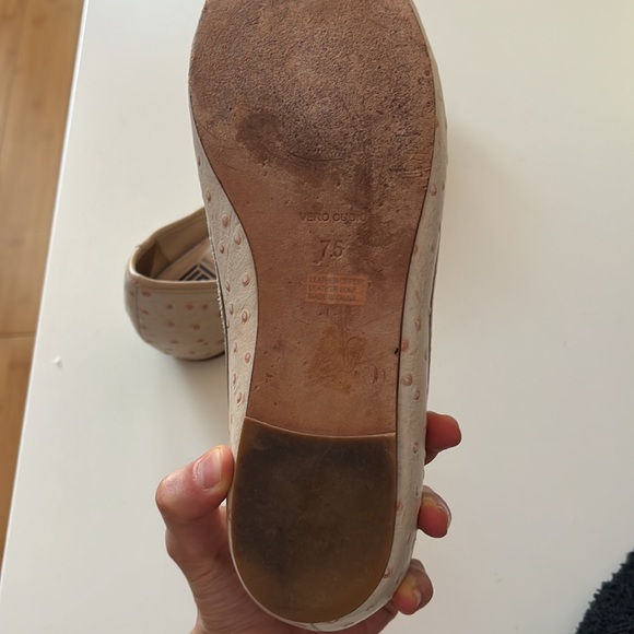 Pour La Victorie pink ostrich leather round toe flats - Picture 6 of 7